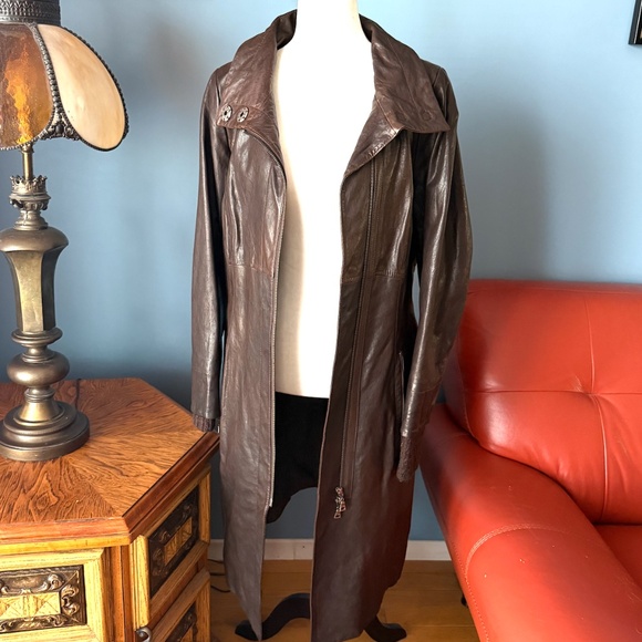 Vintage Danier chocolate brown full-length Italian leather coat NWOT - Picture 2 of 15